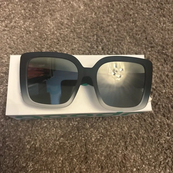 Goodr AMP G - it’s all in my contract Sunglasses NIB - Picture 1 of 4